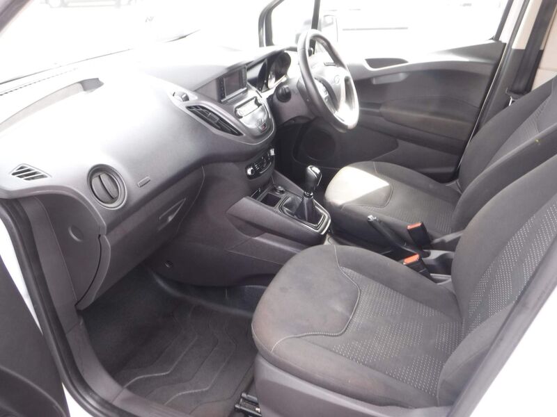 FORD TRANSIT COURIER