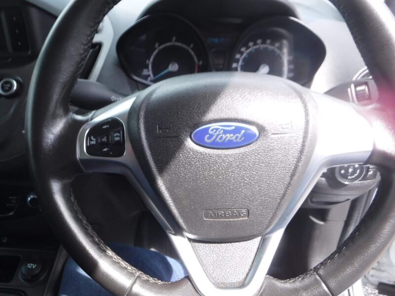FORD TRANSIT COURIER