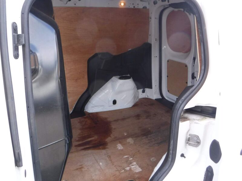 FORD TRANSIT COURIER